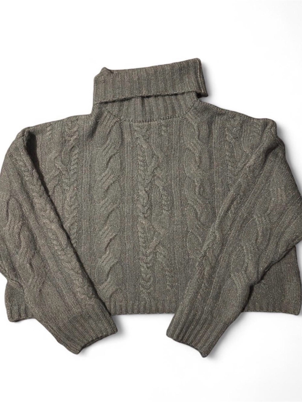 Love TreeTurtleneck Cable-Knit Crop Sweater - Gray